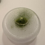 ラ・トゥーエル - 1皿目
      レモングラスのアイス