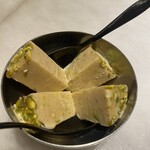 AHILYA INDIAN RESTAURANT - 超美味しい！ピスタチオのアイス。濃厚！甘すぎなくて良いです！お店で手作りしているそうです。