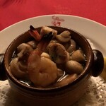 銀座イタリー亭 - 小海老とマッシュルームのガーリックオイル焼き