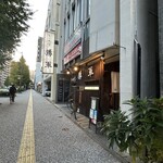 とり皮屋　勝軍 - 明るい！17:05やもん！