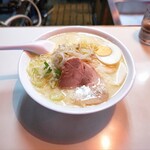 札幌ラーメン こぐま - 牛乳ラーメン(730円)。