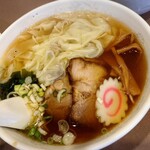 好々亭 - ワンタンメン。　脇でカタヤキ見切れてる^ ^。　焼豚は厚みがあってコツンとしたタイプ。