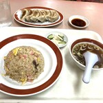 銀龍 - チャーハン¥720と焼餃子¥480(税込)