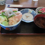 牧原鮮魚店 - 地魚たっぷり丼（大盛り）880円