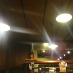 たこ梅 - 裸電球が、昭和度を増します