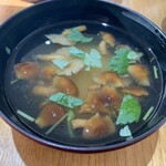 海の別邸ふる川 - 原木ナメコの味噌汁。お代わり自由