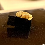 鮨 八咫烏 - ムラサキウニ