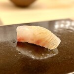 鮨 八咫烏 - 真鯛の昆布〆