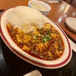 座135 - しかしゴールに近づけまいとブロッキングするマーボー