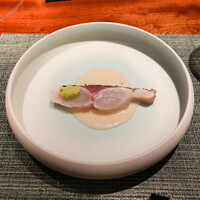 蒼 - 愛媛藤本さんより、神経締めシマアジ藁焼き、お米と中国甘酒のビネグレットソース