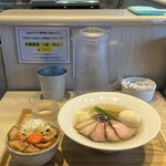宍道湖しじみ中華蕎麦 琥珀 東京本店 - 