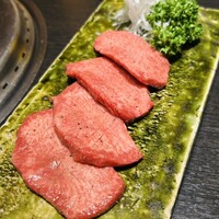 焼肉 しんうち 神楽坂 - 生芯タン