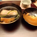 266909672 - 鯛豊年揚げの椀。出汁がまた秀逸。出汁には一切味付けしてないそうだが、それにしてはあまりにも味わい深い。秘訣は井戸水なんだとか。【木山】もだったが、椀は最終的には水が一番大事になるのか。