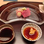 266909669 - お造りは本マグロ＆炭火で軽く炙った伊勢海老。伊勢海老には伊勢海老の味噌を絡めて頂きます。