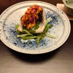 266909673 - 炙りカマスに菊花。秋らしい一品でたいへん良き。カマスも巧みな火入れで美味しくなってます。
