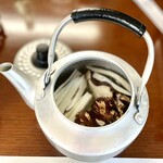松茸山 鈴子山荘 - スライス松茸がたっぷり！土瓶蒸しより多いw