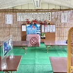 松茸山 鈴子山荘 - お座敷席。ちょっと傾斜がかかっています。