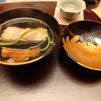 徳ㇵ本也 - 鯛豊年揚げの椀。出汁がまた秀逸。出汁には一切味付けしてないそうだが、それにしてはあまりにも味わい深い。秘訣は井戸水なんだとか。【木山】もだったが、椀は最終的には水が一番大事になるのか。