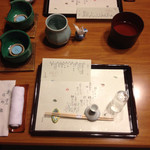 日の出 - 料理が運ばれる前の配膳