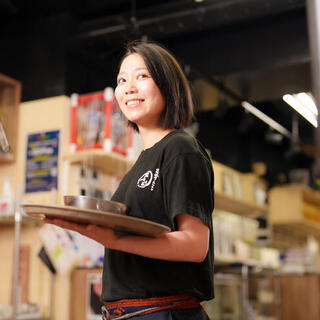 焼肉研修を合格したスタッフのみがお客様のお肉をお焼きします！