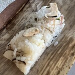 樋口 - お土産の松茸ご飯のおにぎり