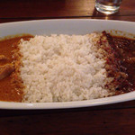 CAFE DE MOMO  - ビーフとバターチキンのコンボカレー。じんわり汗かくサラサラカレー。