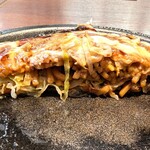 ぼてぢゅう - モダン焼のカット部分