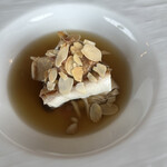 表参道うかい亭 - うかい厳選牛ランチコース１４５２０円。紅葉鯛ソテー 木の子のスープ仕立て。木の子のスープ、迫力があります。