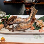 郷土料理ともん - 上が高麗川、下が清津川。高麗川の身が柔らかく甘いのは今回も変わらず。清津川にはかろうじて青さが感じられました