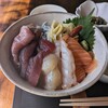 熟成本マグロ専門店 暁 - 看板メニュー「本日の暁 お任せ丼」