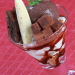 Raw chocolate banana parfait