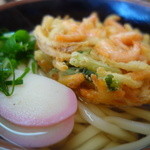 ログキャビン - 天ぷらうどんは讃岐バリにモチモチ
