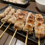 鶏鬨はなれ - 香ばしそうな焼き立てが提供