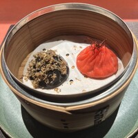 Ji-Cube - 2種小籠包　黒トリュフ小籠包　麻辣小籠包火鍋をイメージして