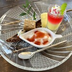 リトル ランカ - デザート（ローズゼリー&ウコンのパンナコッタ等）