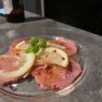 炭火焼き 牛タン酒場 いけたん - 牛タンカルパッチョ