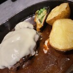 炭火焼き 牛タン酒場 いけたん - 牛タンハンバーグ