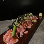 炭火焼き 牛タン酒場 いけたん - 牛タンユッケ寿司