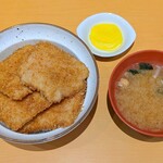 4枚カツ丼1,340＋わかめ汁130円