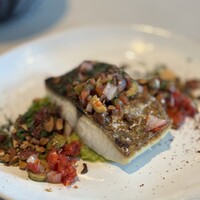 Trattoria Tabule - サワラのシチリア風ソテー　焦がしアーモンドとアボガドビューレ