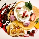 ル シエル クレム - たっぷりホイップのベリーベリーリコッタパンケーキ