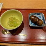 おたぎ - シャインマスカットゼリーのせ
      　米粉のみたらし団子