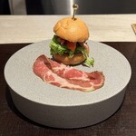 ふかひれ家 - 前菜のオリジナル生ハムバーガー