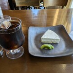 喫茶 なかがわ - アイスコーヒー＆レアチーズケーキ 1000円　(2024.9)