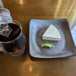 喫茶 なかがわ - アイスコーヒー＆レアチーズケーキ 1000円　(2024.9)