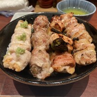 伊勢廣 京橋本店 - 4本丼(ささみ・団子・もも肉・皮身)