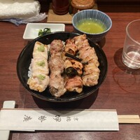 伊勢廣 京橋本店 - 4本丼(ささみ・団子・もも肉・皮身)