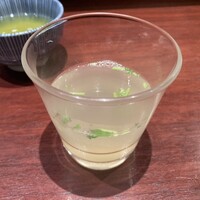 伊勢廣 京橋本店 - 鶏出汁スープ