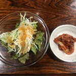 ホルモン さわ - 料理写真:サラダのドレッシングは、たぶん、オリジナルのにんじんドレッシング。