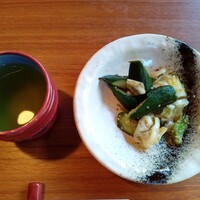 炭焼うな富士 白壁別邸 - お茶とお茶請け